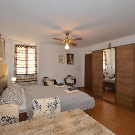 Ferri 16 Studio โรวีน ภายนอก รูปภาพ