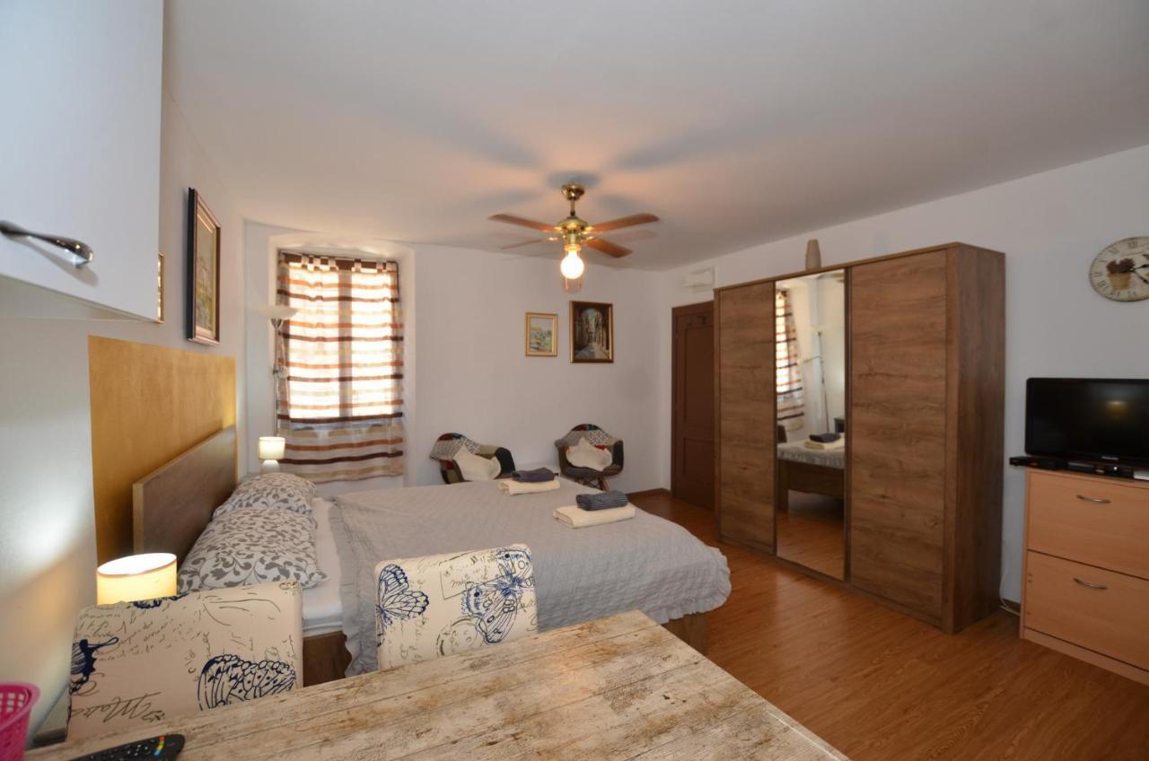 Ferri 16 Studio โรวีน ภายนอก รูปภาพ